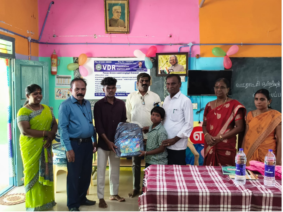 VDR Foundation bag distribution ceremony